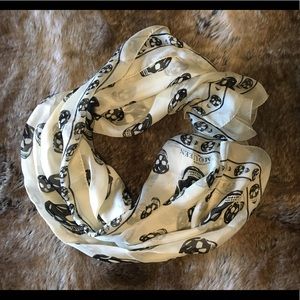 Alexander McQueen Classic Silk Skull Scarf